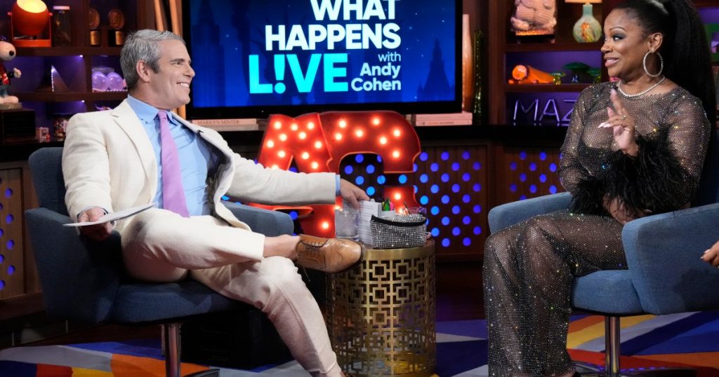 Andy Cohen feston vrapimin e pabesueshëm RHOA të Kandi Burruss