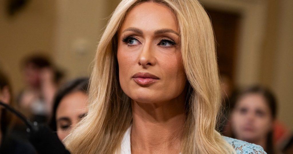 Paris Hilton mbi Pse djali nuk ka veshur xhaketë shpëtimi në varkë