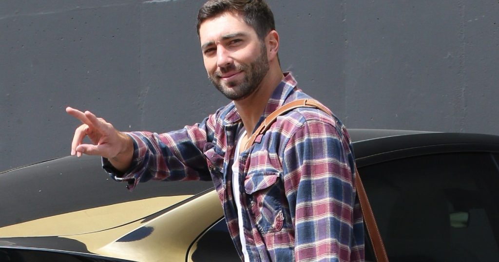Joey Graziadei kërkoi DWTS Pro "Në një marrëdhënie"