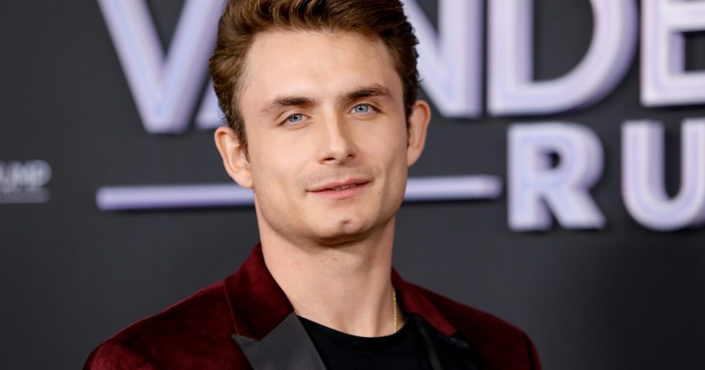 James Kennedy shmang pyetjet e arrestimit të dhunës në familje