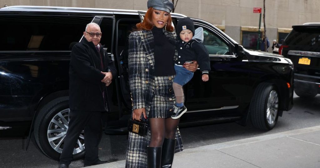 Keke Palmer ka një moment elegant nënë-bir në rrugët e NYC