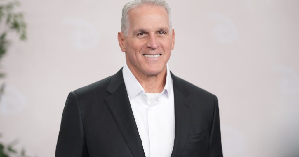 Mel Owens thyen heshtjen në komentet e takimit të moshës