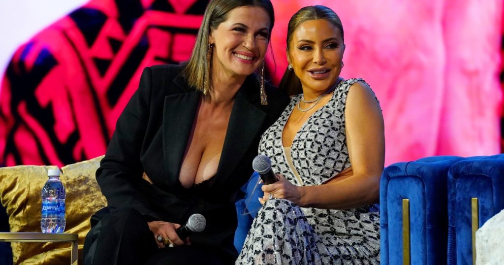 Rhom's Julia Lemigova përballet me Lisa Hochstein mbi Marcus Jordan