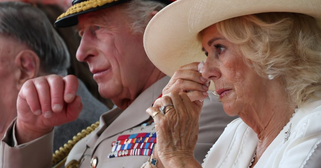 Mbreti Charles dhe Mbretëresha Camilla bëhen emocionale pasi veterani përmend trajtimin e kancerit të Monarkut në momentin jashtë skenarit