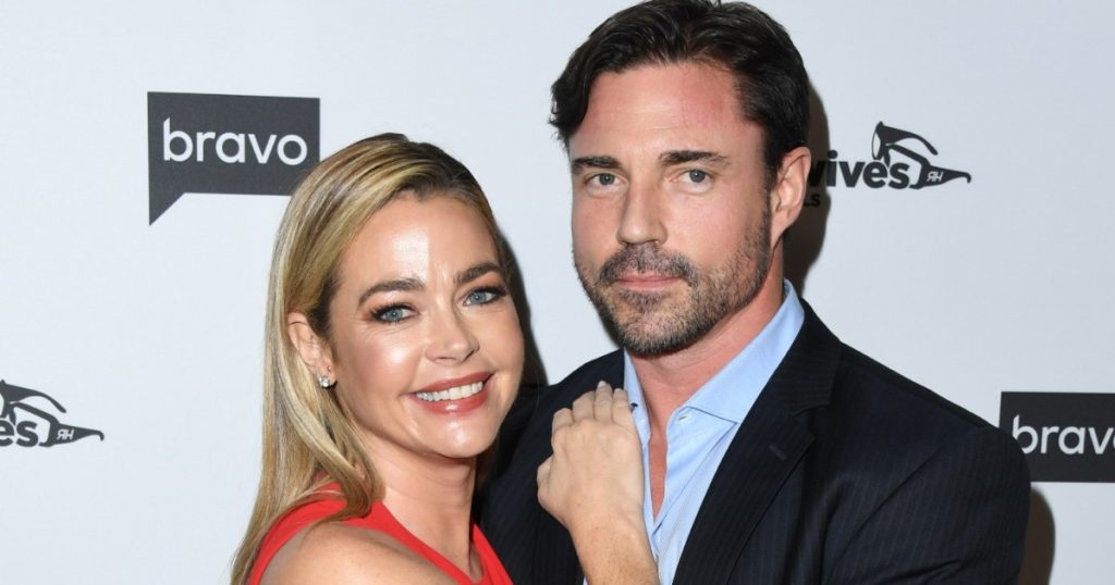 Denise Richards i kërkon gjykatësit të largojë Aaron Phypers nga shtëpia e tyre