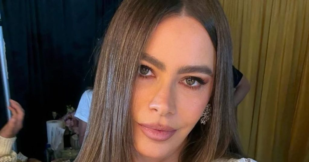 Veshja e zhytur e Sofia Vergara ka mashtruar në internet për 'mosfunksionim të veshjet'