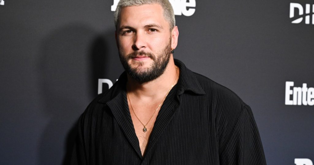 Brock Davies zbulon të ardhmen e familjes së tij