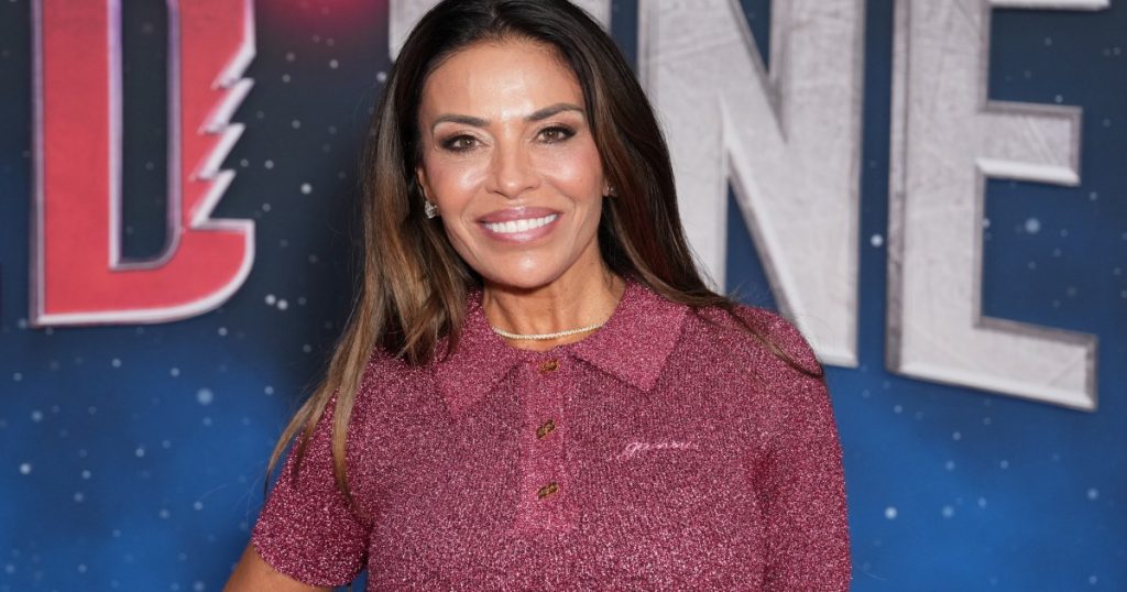 Dolores Catania e Rhonj ndihmon në përshëndetjen e qenve dhe maceve të shpëtuara në New Jersey