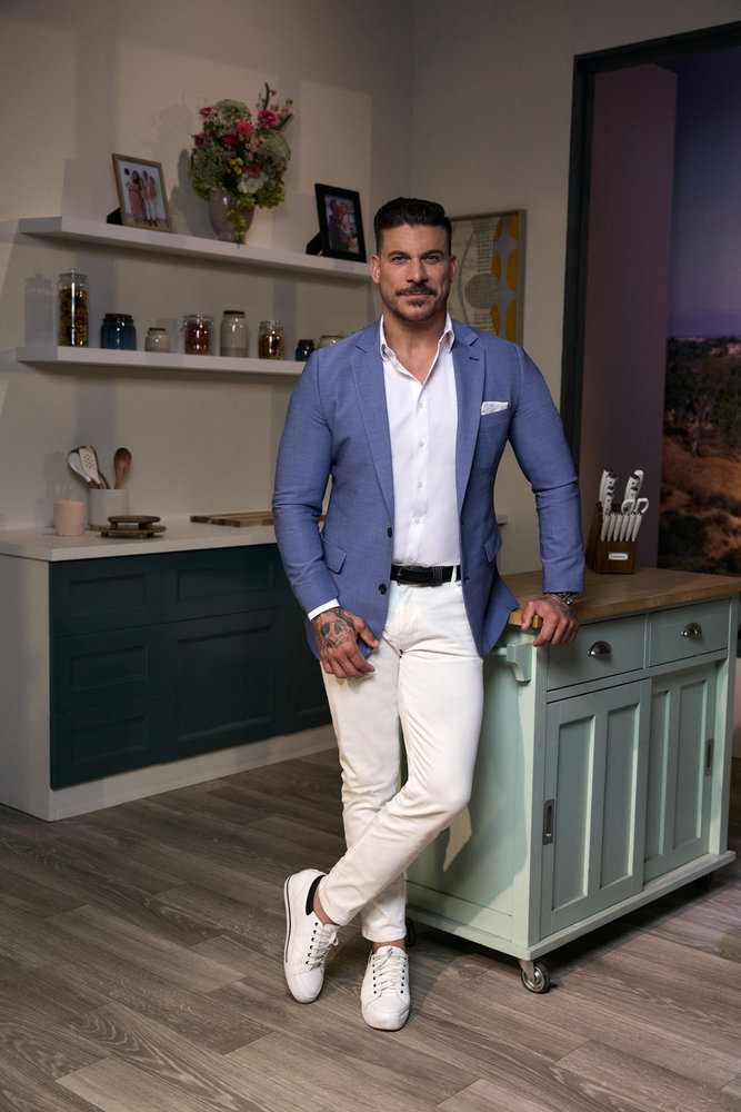 Jax Taylor në një blazer blu në ribashkimin e Sezonit 2 të Valley