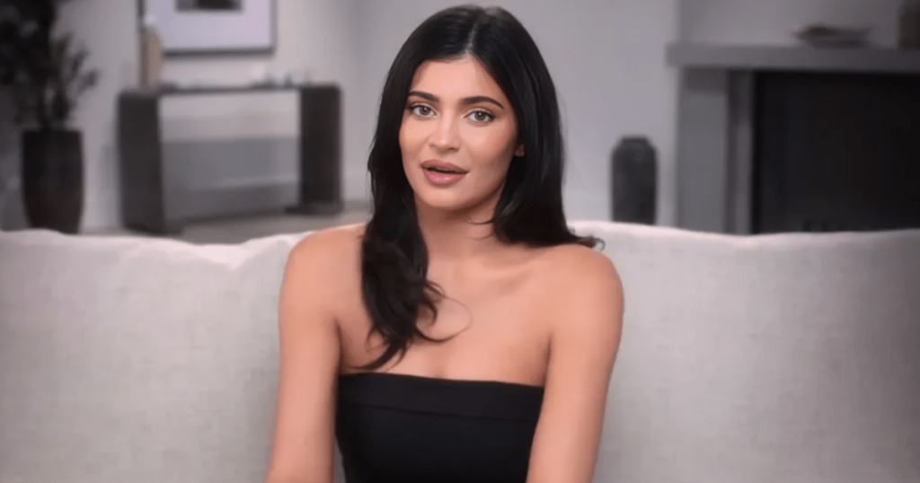 Kylie Jenner kanalet Madonna në sytjena të prerjes së konit