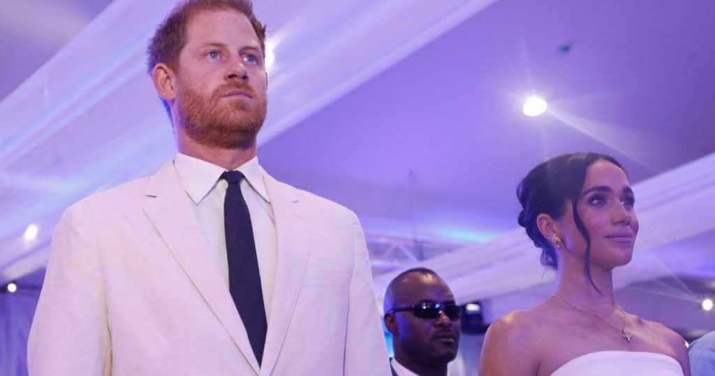 Meghan Markle & Prince Harry ndjehen 'të ekspozuar' pasi u zbuluan fotot e plazhit, thotë burimi
