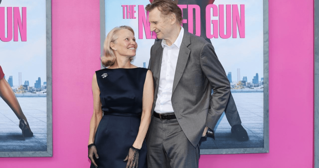 Pamela Anderson & Liam Neeson nuk janë më së bashku, por nuk pati asnjë ndarje, thotë burim