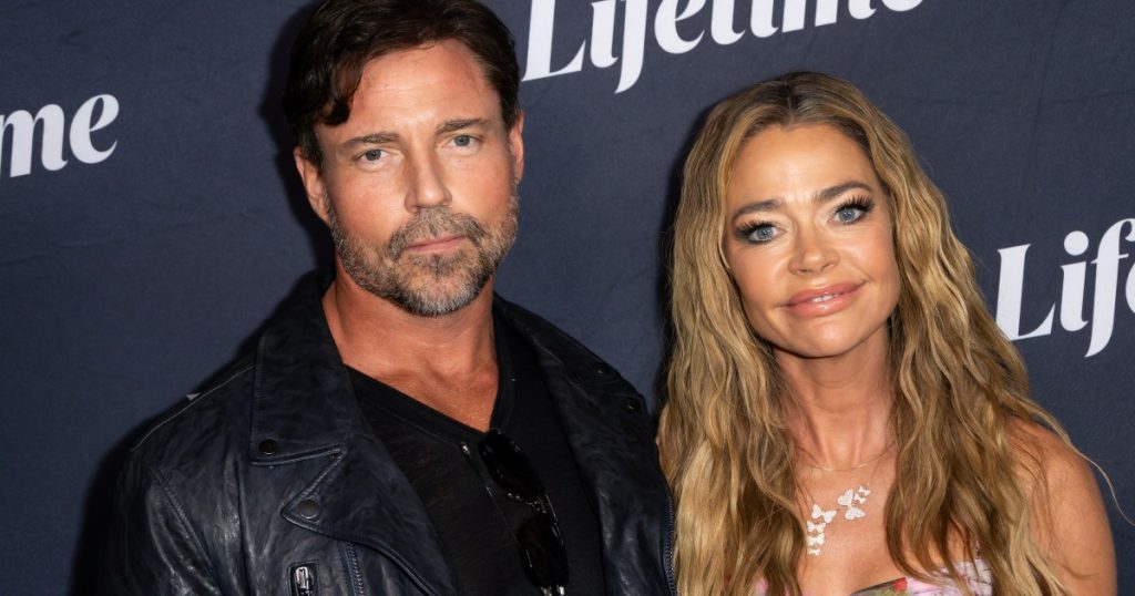 Denise Richards dëshiron mbështetje të bashkëshortëve nga Aaron Phypers