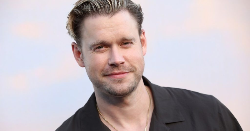 Glee Star Chord Overstreet shokon tifozët me vlerësim X