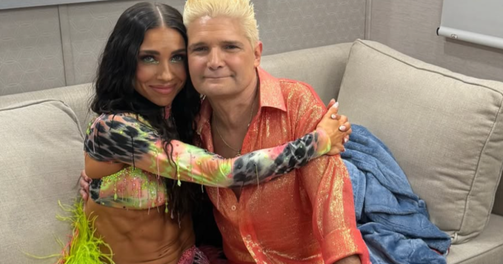 Corey Feldman reagon pasi pretendimi i Maksim Chmerkovskiy DWTS Pro Jenna Johnson kishte 'të vështirë'