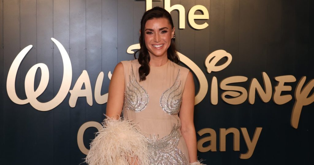 Ish-burri i yllit të RHOSLC Bronwyn Newport e quan atë 'alpinist shoqëror' duke përdorur 'persona të rreme' në shfaqje