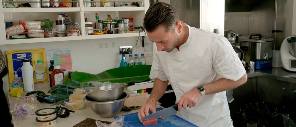 Nën kuzhinierin e kuvertës Anthony