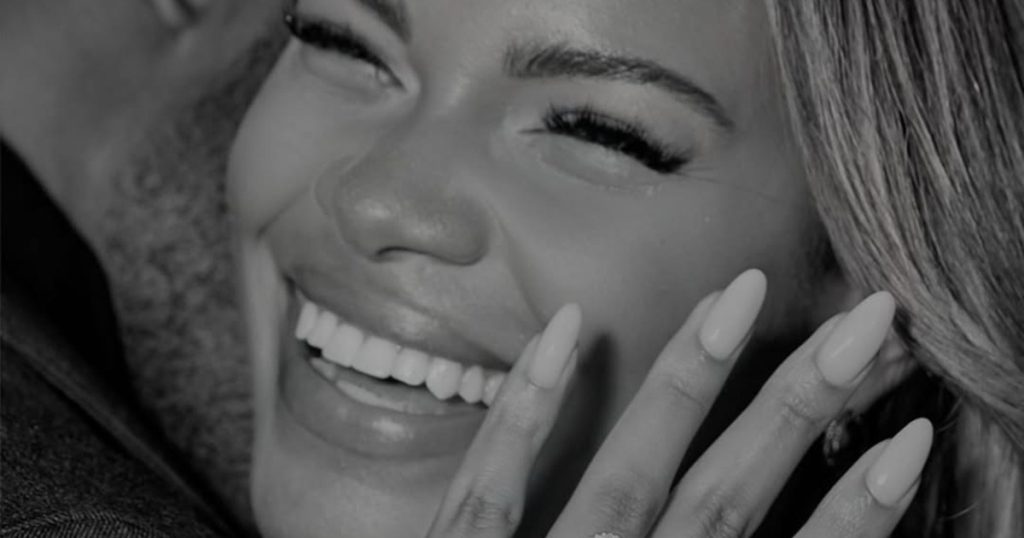 Mikpritësi i mustakut Kamie Crawford njofton angazhimin pas anulimit të shfaqjes