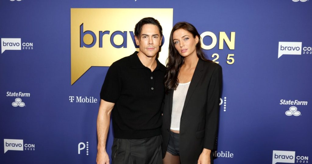 Tom Sandoval kërcen në shi pas përleshjes BravoCon me të dashurën Victoria Lee Robinson