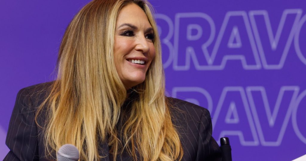 Kate Chastain ngacmon Shtëpinë e zuzarëve që kanë hasur me "Feisty" Plane Jane