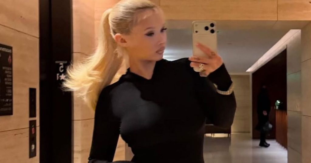 Selfie me mace të pastër të Alabama Barker ofron ngacmime delikate me tanga