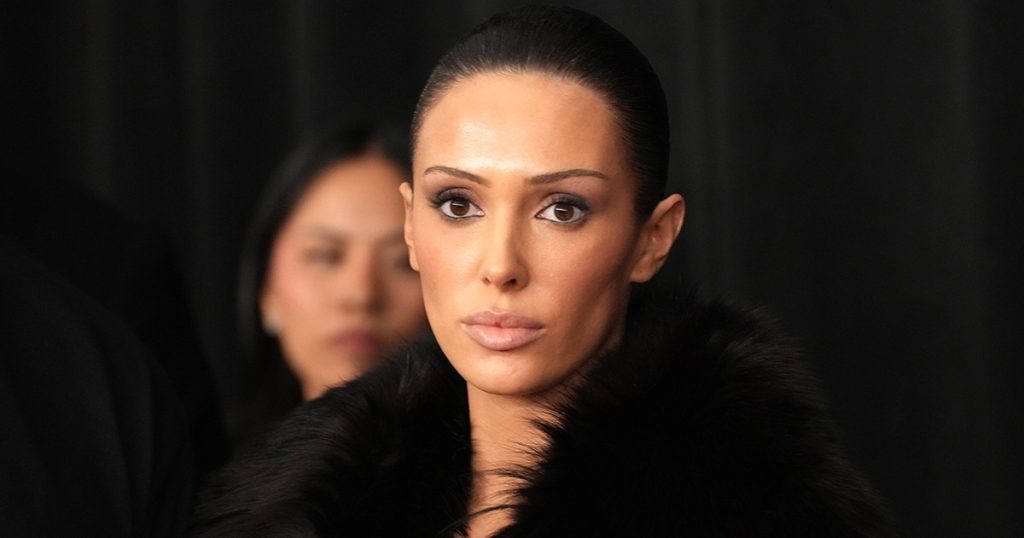 Catsuit latex i Bianca Censorit nuk është për ata me zemër të dobët