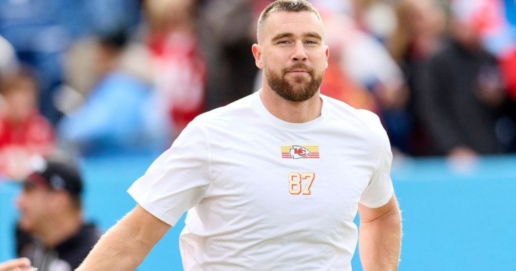 Ish-i i Travis Kelce ka fansa në Chokehold me pamjen e fustanit të zbërthyer