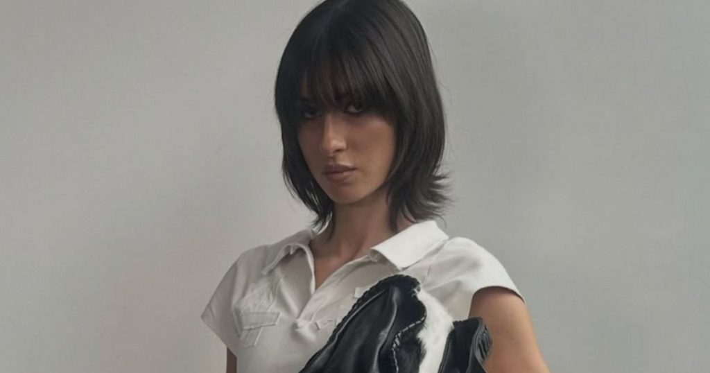 Motra e Bianca Censorit është një 'Baddie' me pantallona të shkurtra të zeza mikro