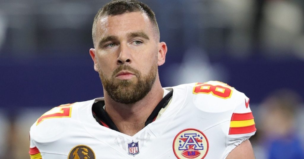 Travis Kelce i përgjigjet njoftimit të shtatzënisë madhore
