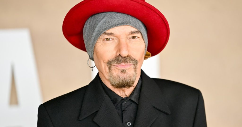 Skena e plotë frontale e Landman nga Billy Bob Thornton merr reagim gazmor nga fansat