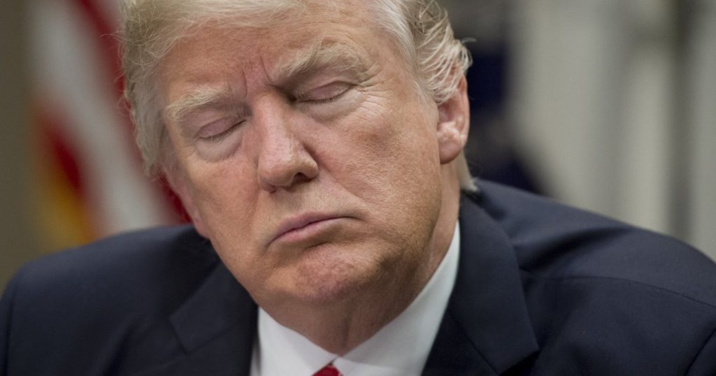 Donald Trump thirri videomontazhin duke rënë në gjumë