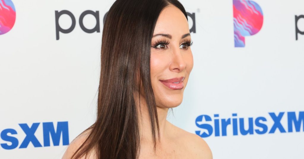 Angie Katsanevas e RHOSLC do të jetë ylli i parë i amvisave reale që do të dëshmojë përpara Kongresit