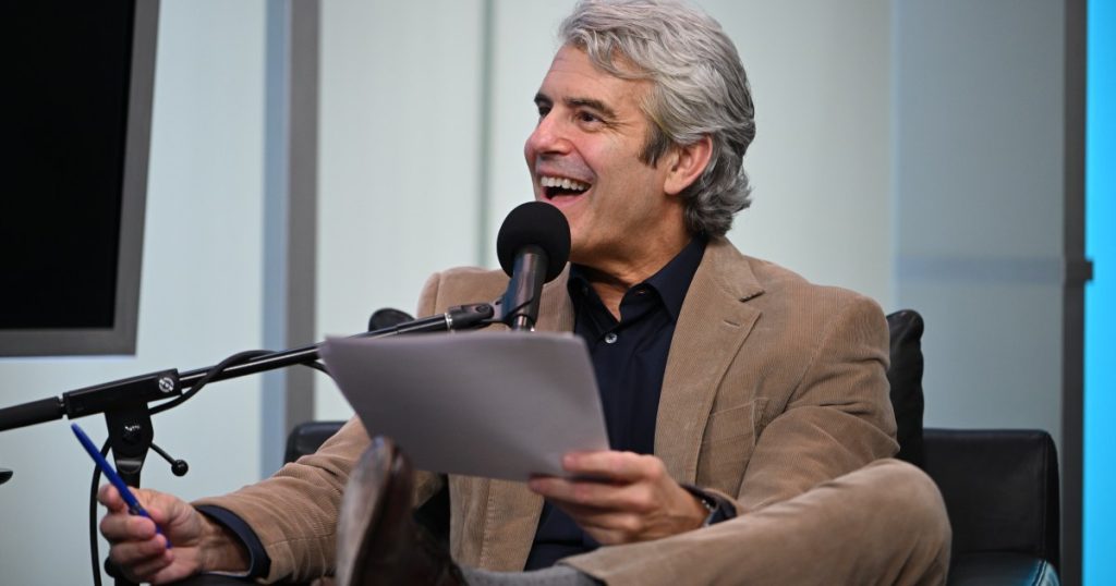 Andy Cohen u jep amvisave të vërteta përditësime në udhëtimin e xhirimeve të vajzave të vërteta mes "Stuhisë së Akullit"