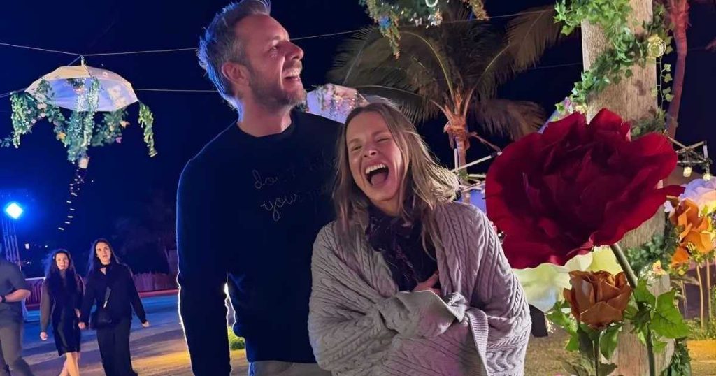 Kristen Bell & Dax Shepard shkojnë 'Bonkers' në Fun Photos NYE