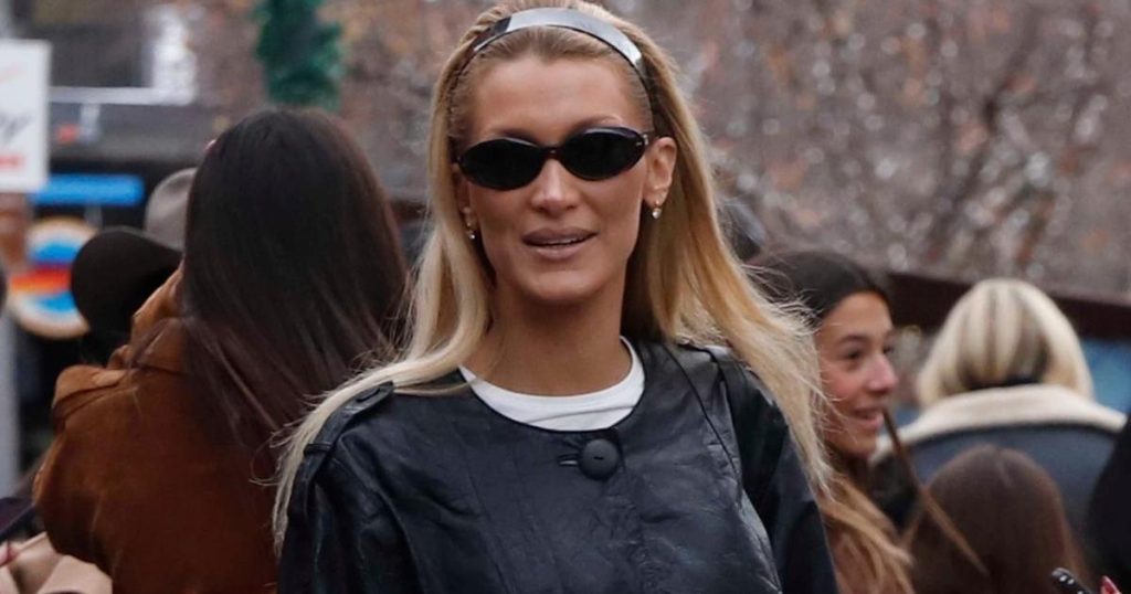 Pamja e xhaketës me sytjena të vogla dhe të shkurtuara të Bella Hadid është e vështirë
