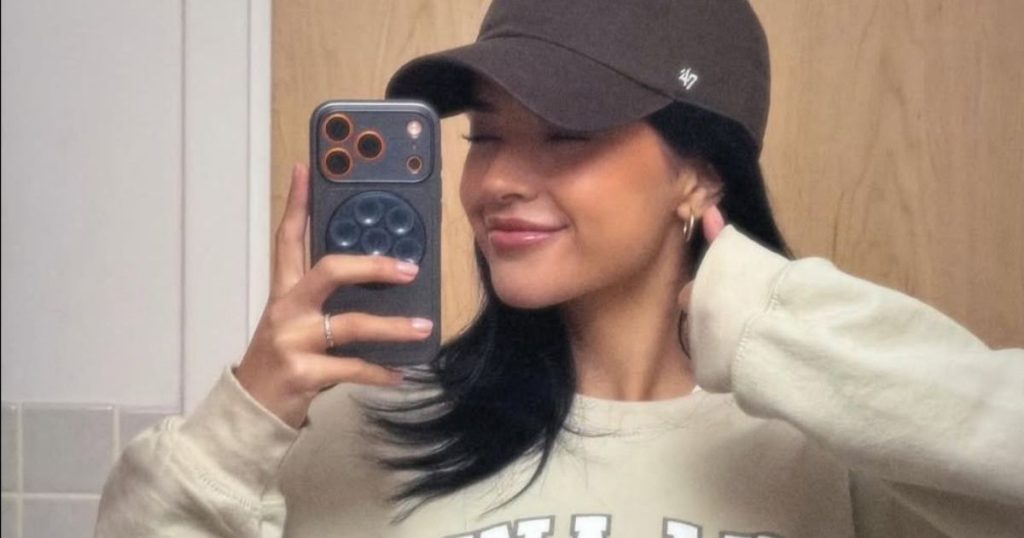 Tanga e Becky G ka vetëm fije që e mbajnë lart në foton e pafytyrë