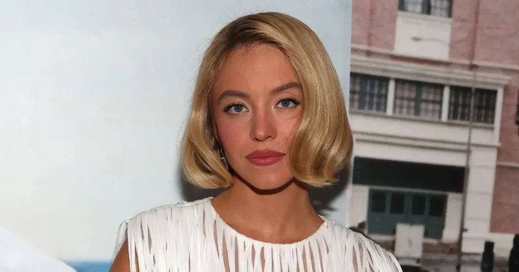 Tanga plotësisht e pastër e Sydney Sweeney ka rripa llastik për lançimin e markës