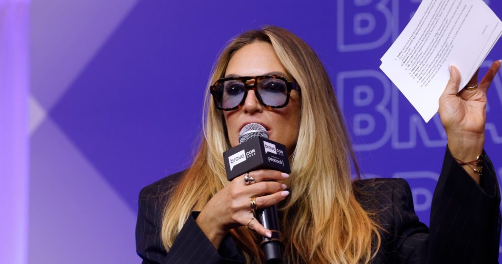 Kate Chastain thërret anëtarin e aktorit të House of Villains për 'Mansplaining'