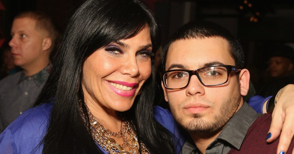 Mob Wives Alum Renee Graziano jep një përditësim për djalin AJ pas shtrimit në spital