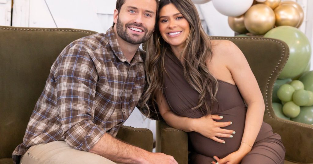 Afati kohor kaotik i Bachelorette Taylor Frankie Paul dhe Baby Daddy Dakota Mortensen