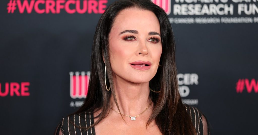 Kyle Richards i RHOBH jep përditësime për takimet