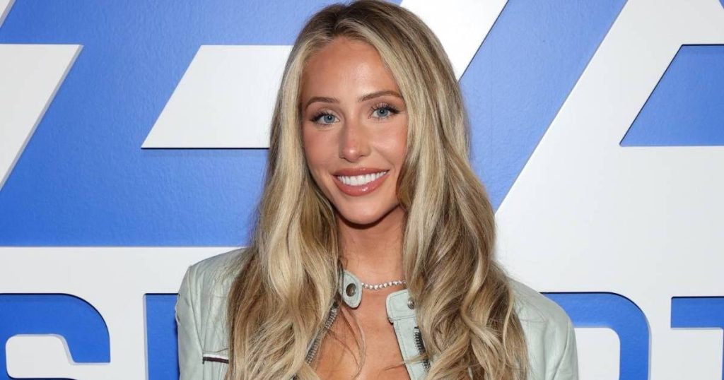 Alix Earle Wows në minifustan Jeans Paul Gaultier Micro për Gorgie