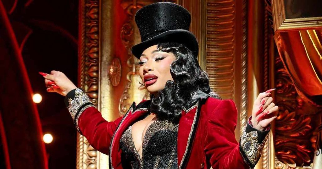 Megan Thee Stallion Wows në Bodysuit Sparkly për 'Moulin Rouge'