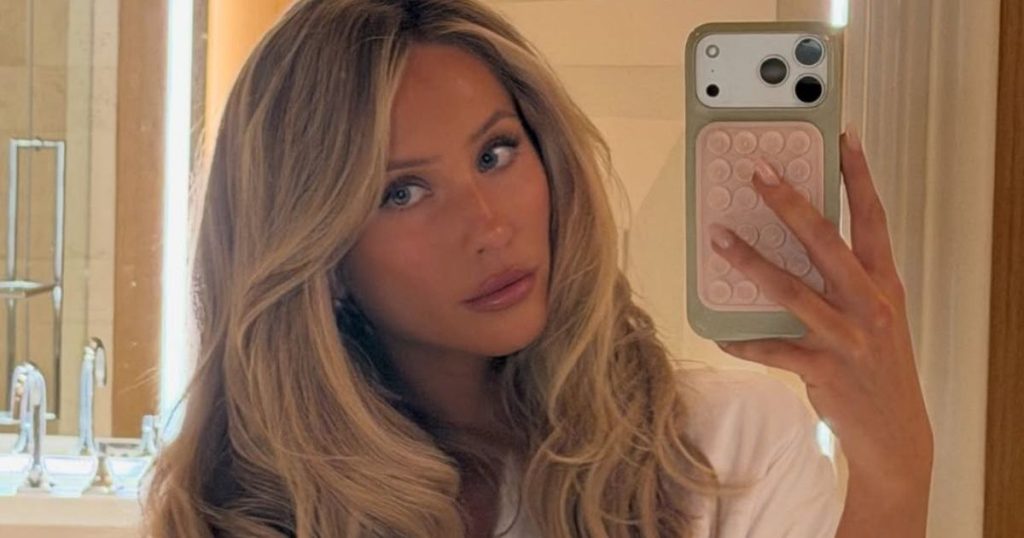 Pamja me bikini pa rripa të Alix Earle e ngjall nxehtësinë në xhirimin e ilustruar sportiv