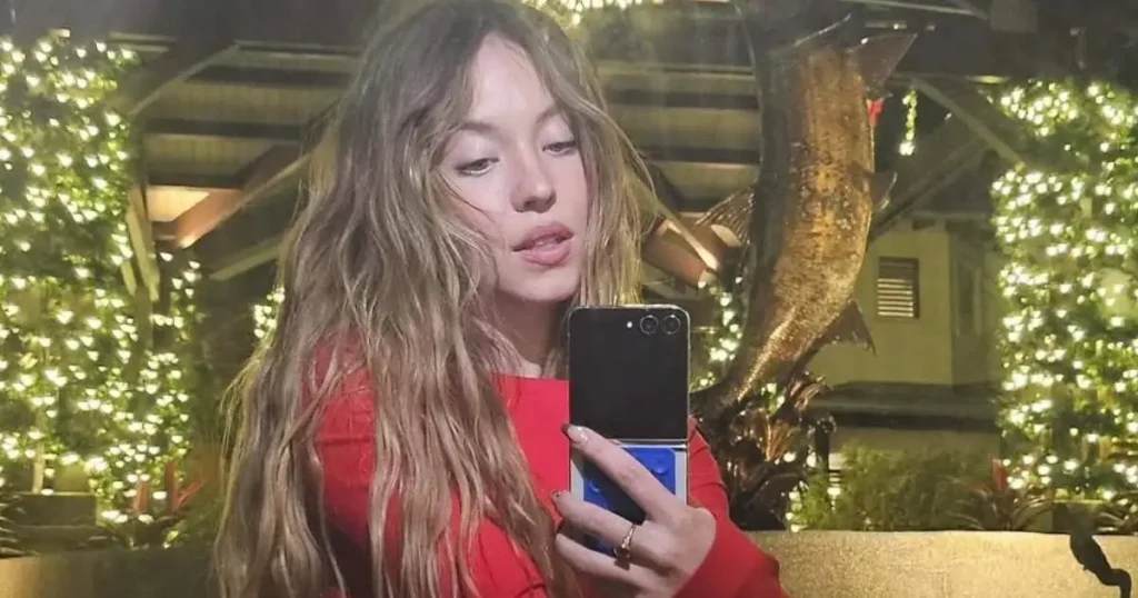 Sydney Sweeney ndez SYRN në trup me dantella me prerje