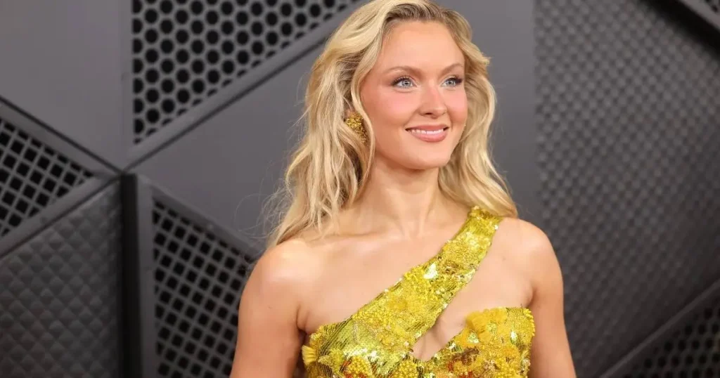 Zara Larsson ndriçon skenën me pantallona të gjera mikro dhe bikini