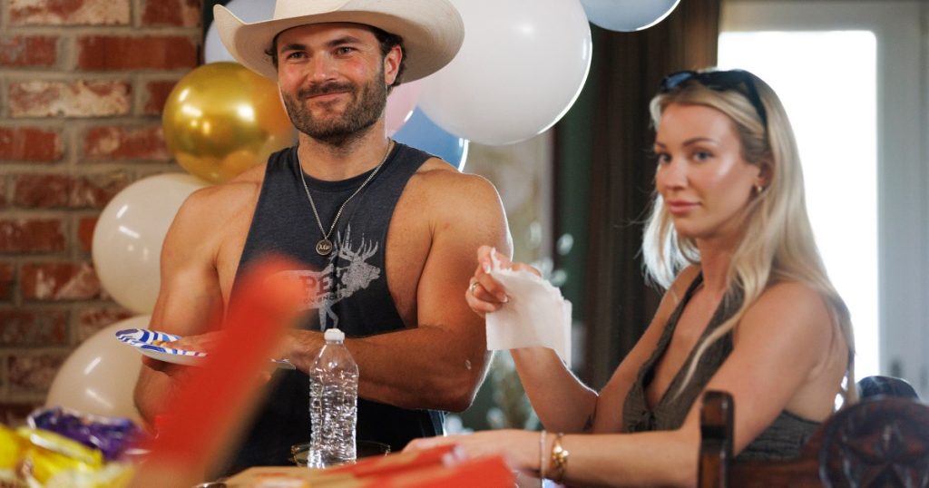 Allie Eklund dhe Calah Jackson ekspozojnë tekste