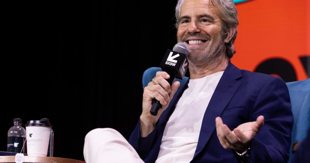Andy Cohen emëron 'Personin më të bukur' në Bravo