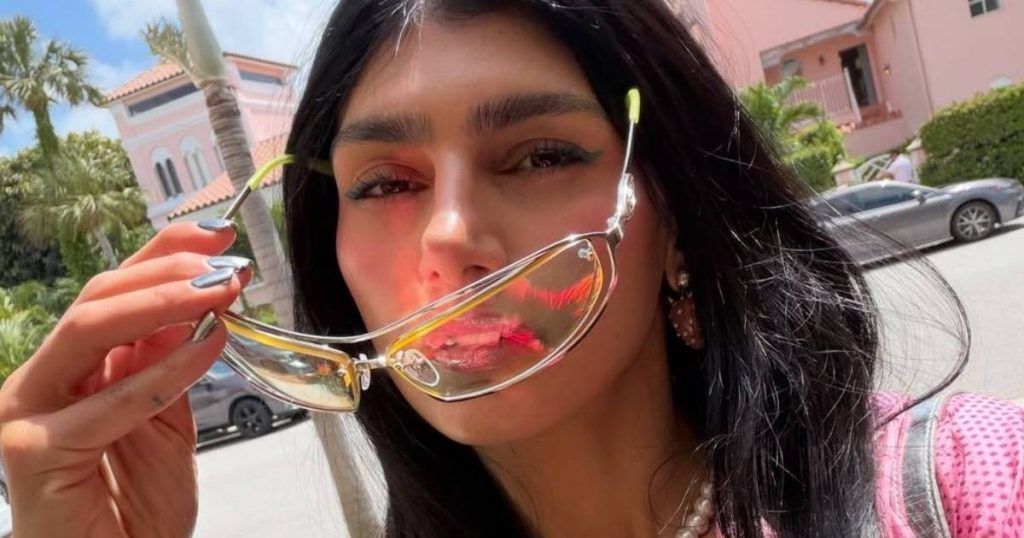 Bikini Risque String i Mia Khalifa është pothuajse shumë i guximshëm pas debutimit në PFW