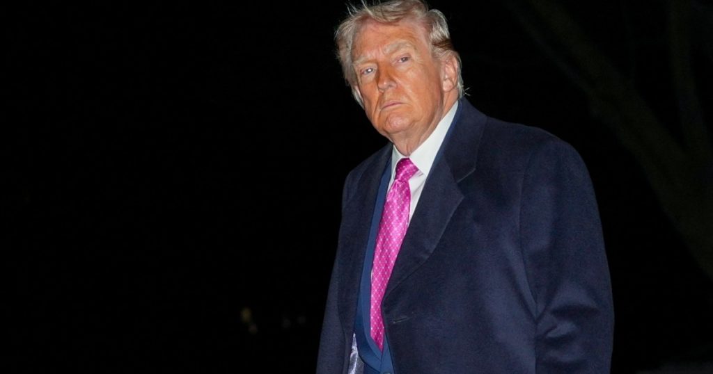 Donald Trump zbulon dizajnin e bibliotekës së lartë që mban emrin e tij